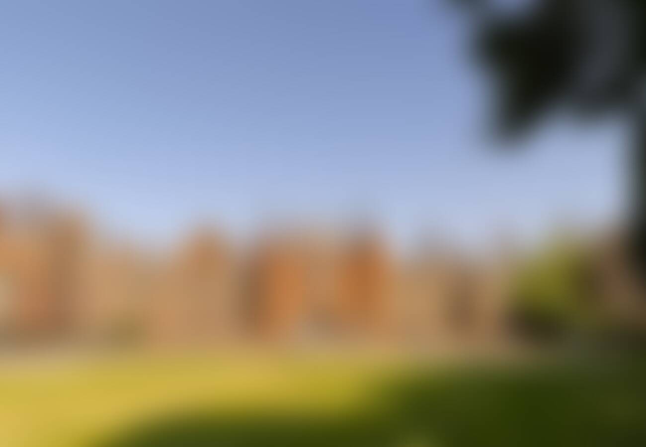 Hampton Court & Windsor Castle